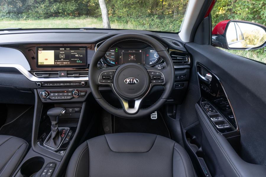 Торпедо Kia Niro EcoHybrid (DE) 2019 года  (UK) (фото 24 из 40)